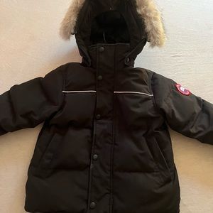 I have a gently used Canada Goose for sale. Size 4-5T. No rips or tears or holes